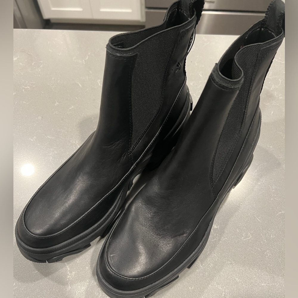 Sorel waterproof boots - size (9.5)